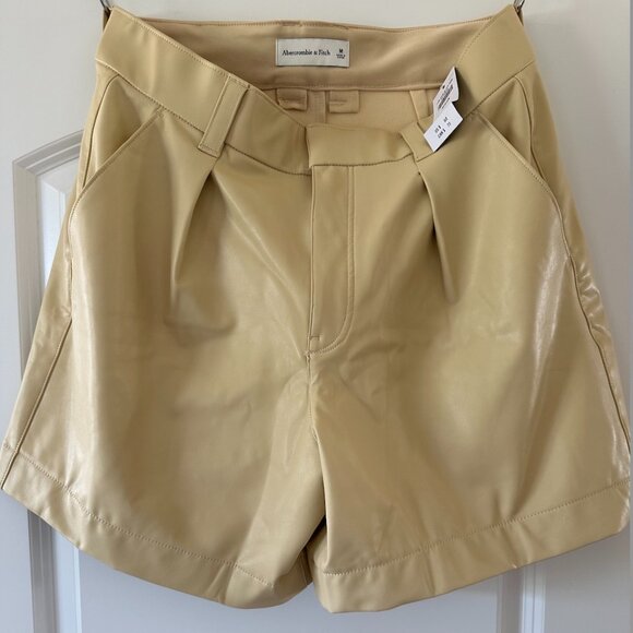 Abercrombie & Fitch Faux Vegan Leather Trouser Shorts Butter Yellow M - Picture 1 of 3
